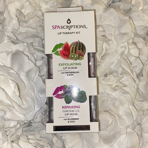 LIP THERAPY KIT - Picture 1 of 4